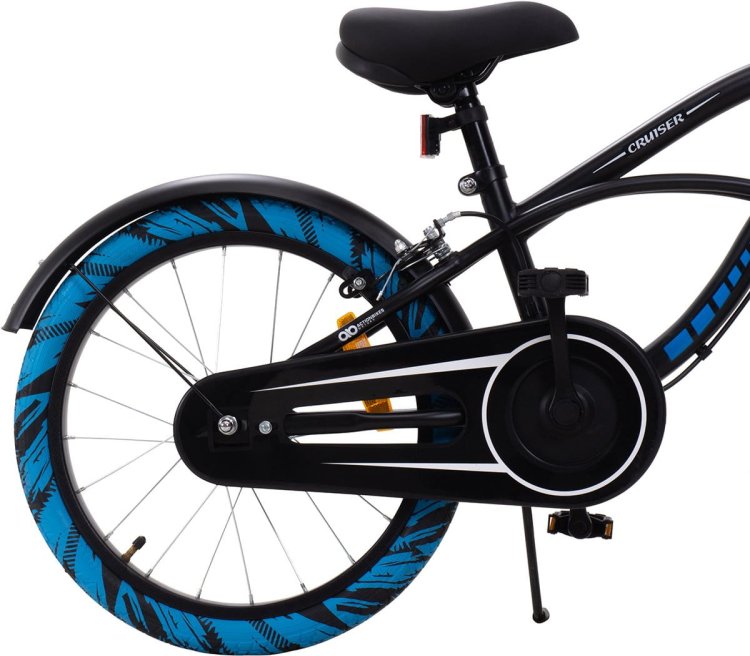 11_kinderfahrrad_schwarz_blau_18_zoll_actionbikes_motors_cruiser_kettenschutz_hinten_rechts.jpg