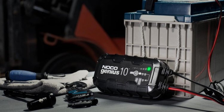 GENIUS10EU 10A Battery Charger