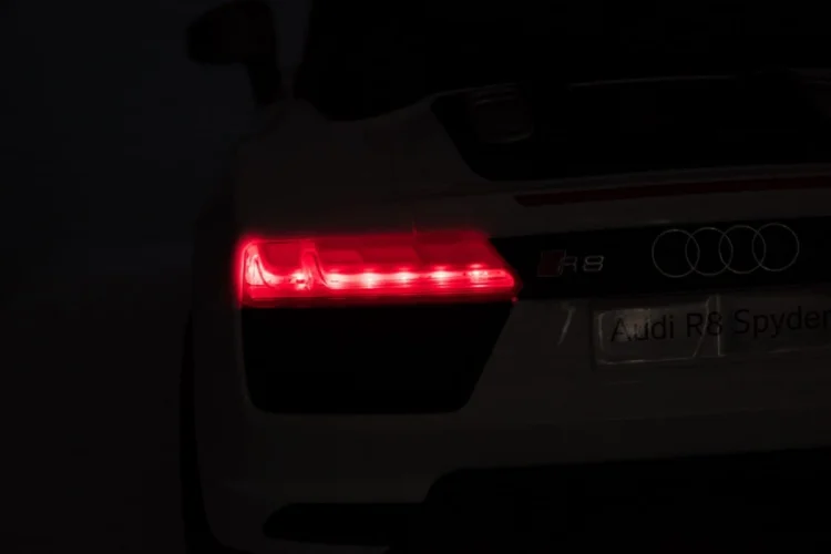 Audi R8 na akumulator dla dzieci Biały + Pilot + EVA + Wolny Start + MP3 LED