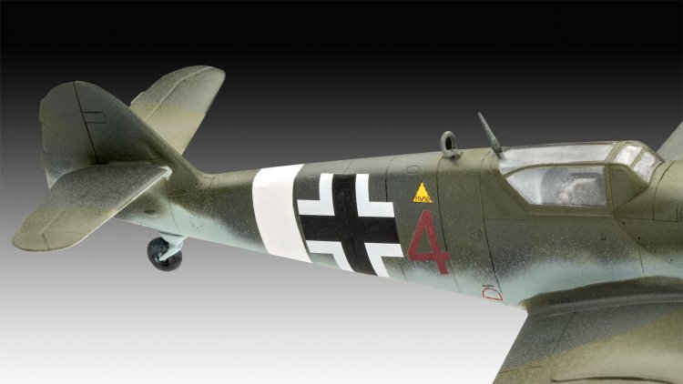 03710_Combat_Set_Messerschmitt_Bf_109_G_10_u_Spitfire_Mk_V_011.jpg