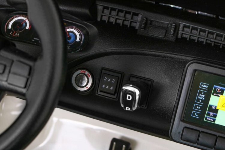 Pojazd Toyota Hilux Biała