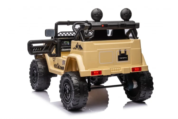 Pojazd Toyota FJ Cruiser Beżowy