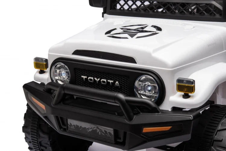 Pojazd Toyota FJ Cruiser Biały