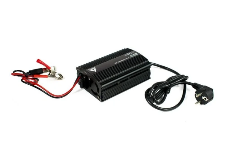 Ładowarka sieciowa 12 V do akumulatorów BC-10 10A (230V/12V) 3 stopnie ładowania