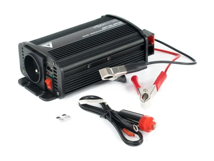 Samochodowa przetwornica napięcia 12 VDC / 230 VAC IPS-800U 800W