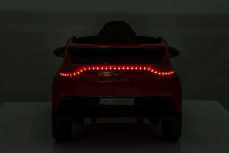 Pojazd Aston Martin DBX Czerwony