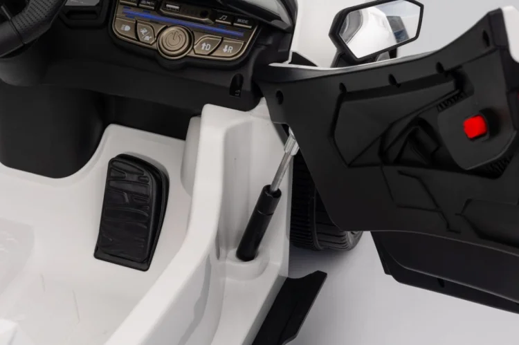 Pojazd Lamborghini Revuelto Białe