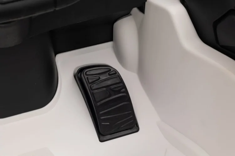Pojazd Lamborghini Revuelto Białe