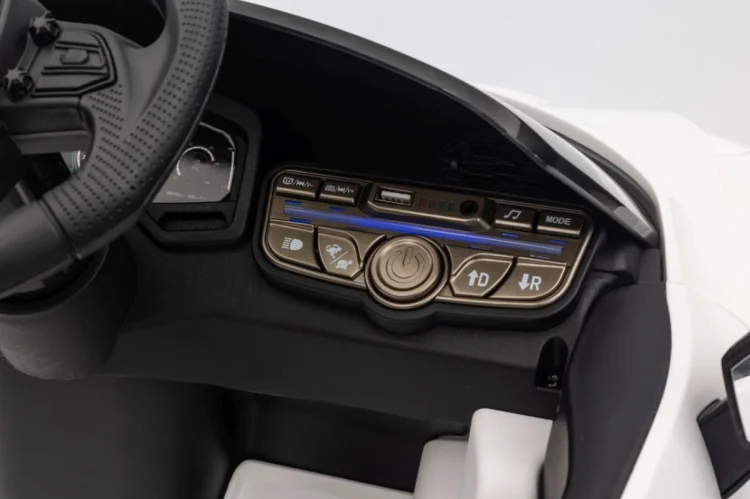 Pojazd Lamborghini Revuelto Białe