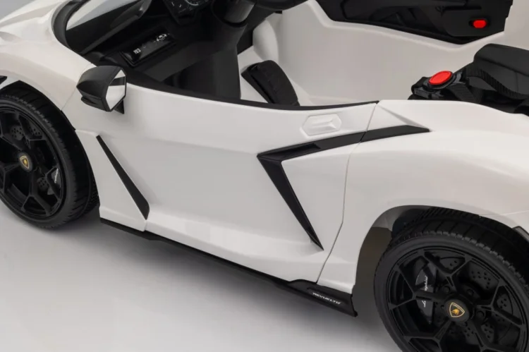Pojazd Lamborghini Revuelto Białe