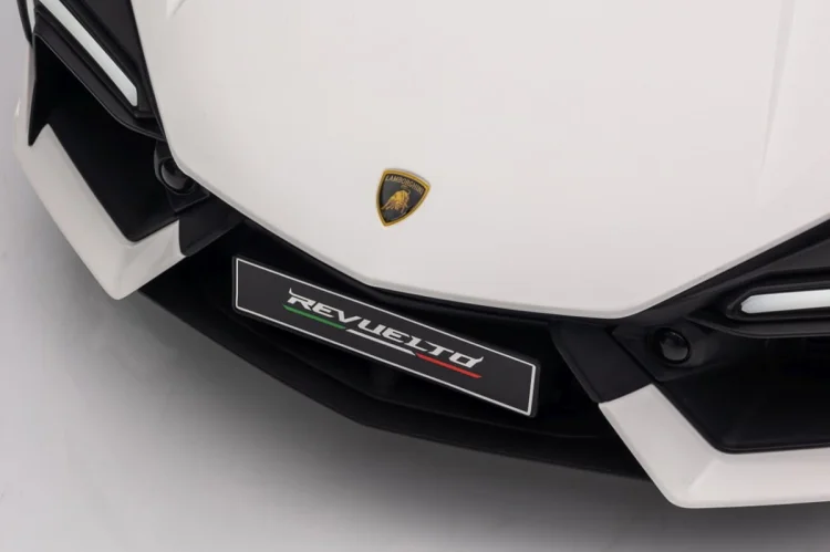 Pojazd Lamborghini Revuelto Białe