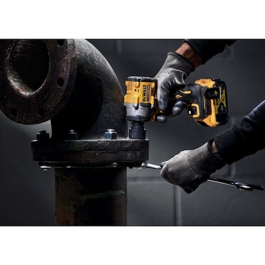 Klucz udarowy 1/2 18V DCF922P2T-QW DEWALT