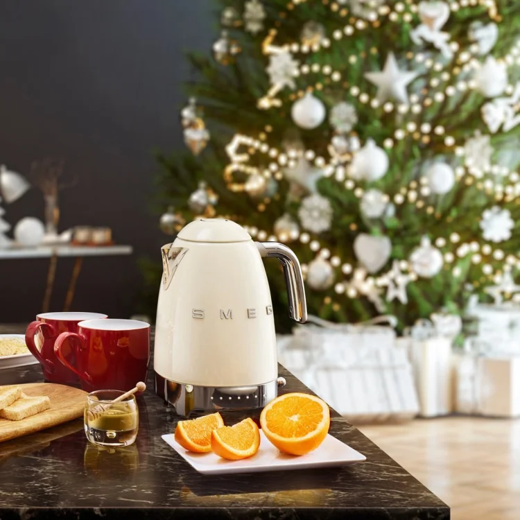 Czajnik elektryczny SMEG KLF03CREU kremowy
