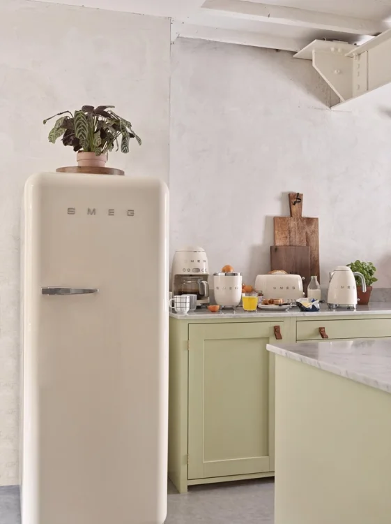 Czajnik elektryczny SMEG KLF03CREU kremowy