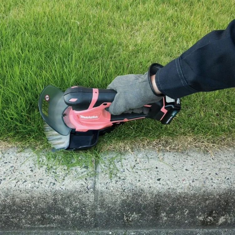 Nożyce do trawy i żyw. 12V UM600DSAP MAKITA