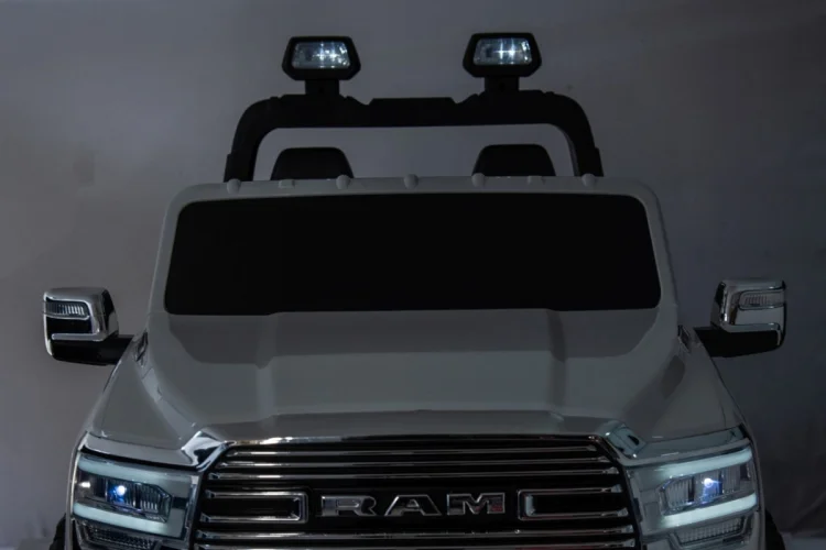 Pojazd RAM 3500 Biały