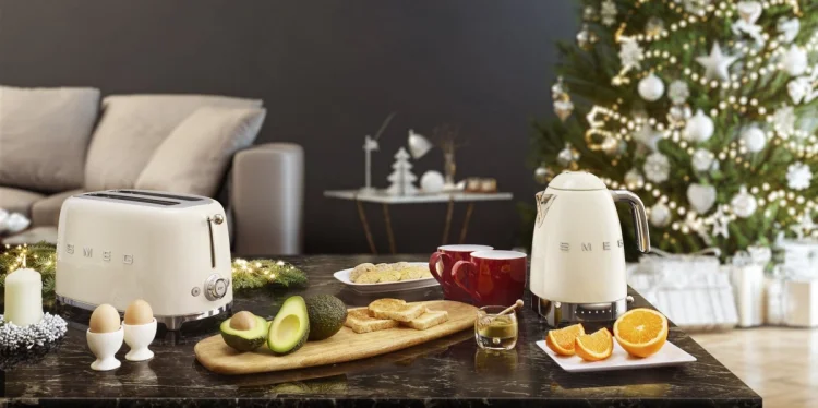 Czajnik elektryczny SMEG KLF04CREU kremowy