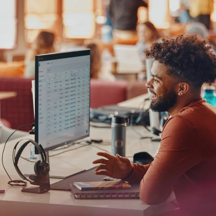 Poly Zestaw słuchawkowy Voyager Focus 2 z certyfikatem Microsoft Teams USB-C-C + przejściówka USB-C/A + podstawka ładująca 9T9J6AA#AC3