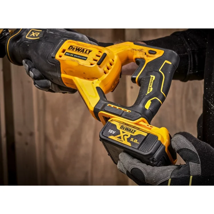 Piła szablasta 18V DeWALT DCS382N