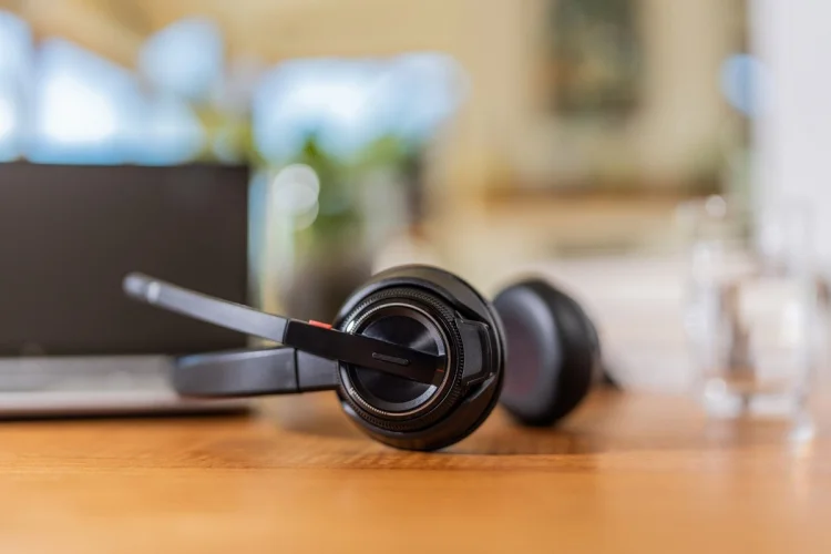 POLY Zestaw słuchawkowy Savi 8220 UC z certyfikatem Microsoft Teams DECT 1880–1900 MHz USB-A