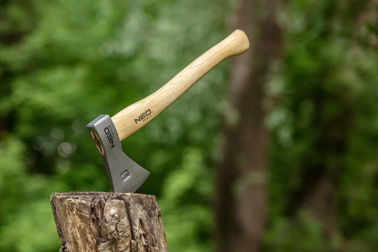 Toporek bushcraftowy w futerale 400 gram