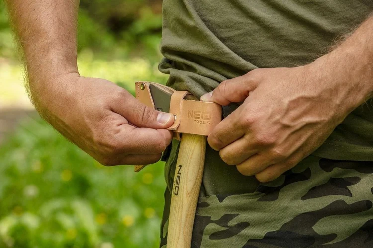 Toporek bushcraftowy w futerale 400 gram