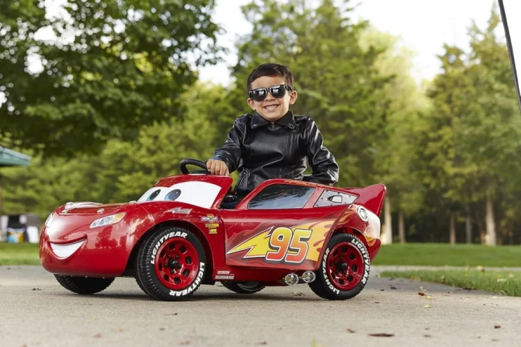 Jeździk elektryczny dla dzieci Auto Cars Lightning McQueen Huffy 17348W