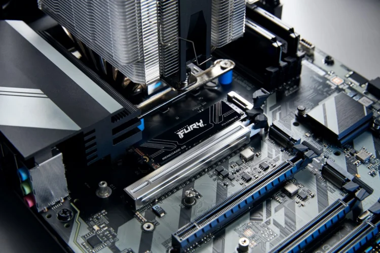 KINGSTON DYSK SSD SFYR2S/1T0 1TB FURY Ren. NVMe