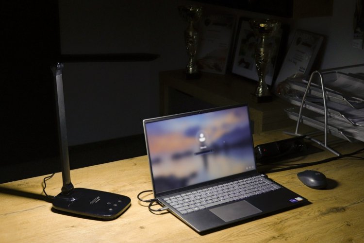 MONTIS MT042-BK LAMPKA BIURKOWA LED CZARNA 230V + USB