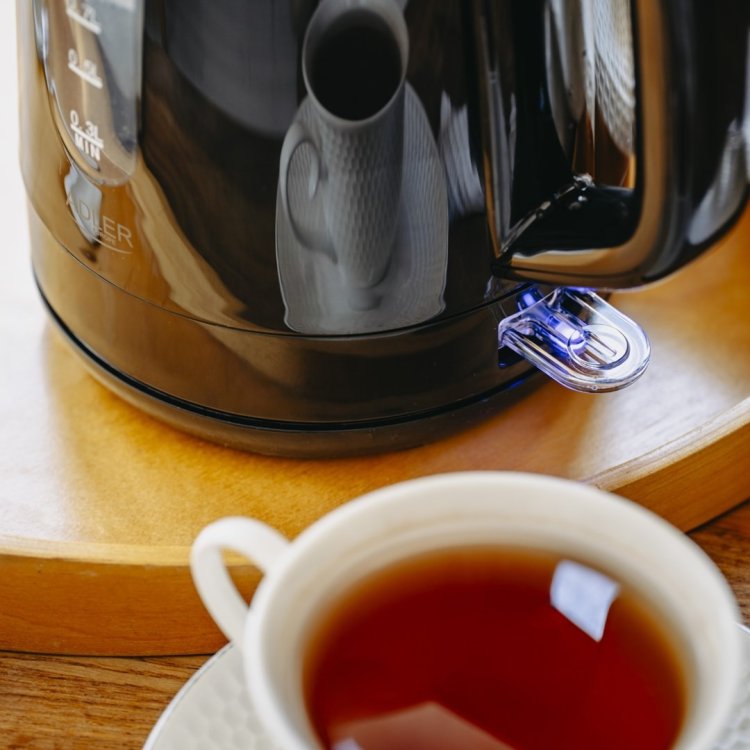 Czajnik elektryczny ADLER AD 1380b czarny