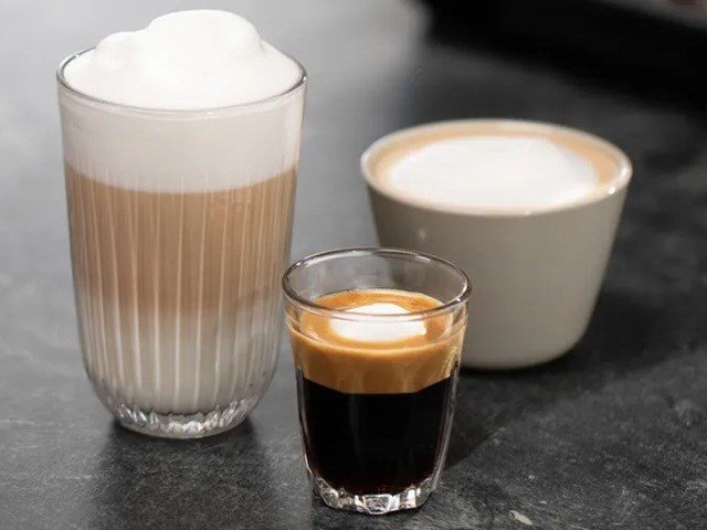 Ekspres ciśnieniowy Siemens TP715R07 EQ700 (czarny; 19 barów)