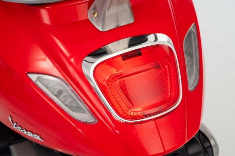 Pojazd Skuter Vespa ROMA Czerwony