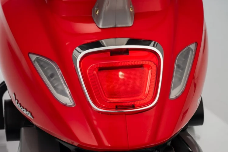 Pojazd Skuter Vespa ROMA Czerwony