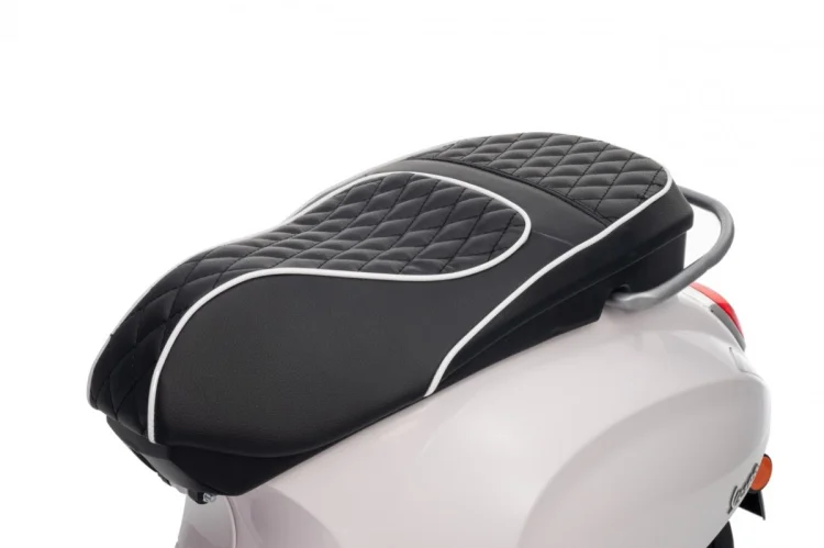 Pojazd Skuter Vespa ROMA Biały