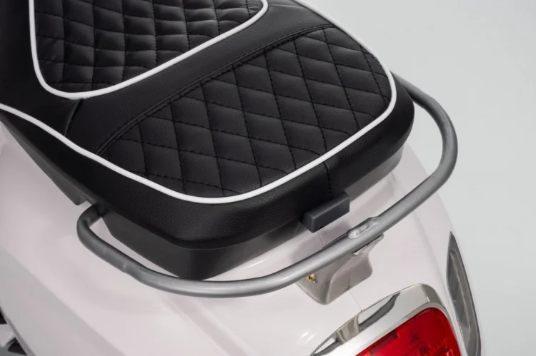 Pojazd Skuter Vespa ROMA Biały