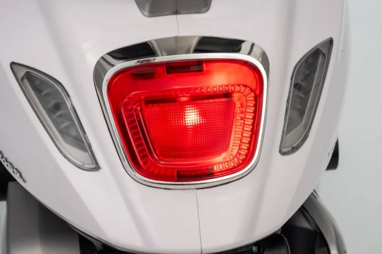 Pojazd Skuter Vespa ROMA Biały