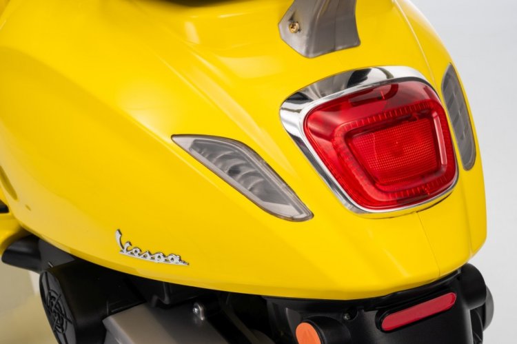 Pojazd Skuter Vespa ROMA Żółty