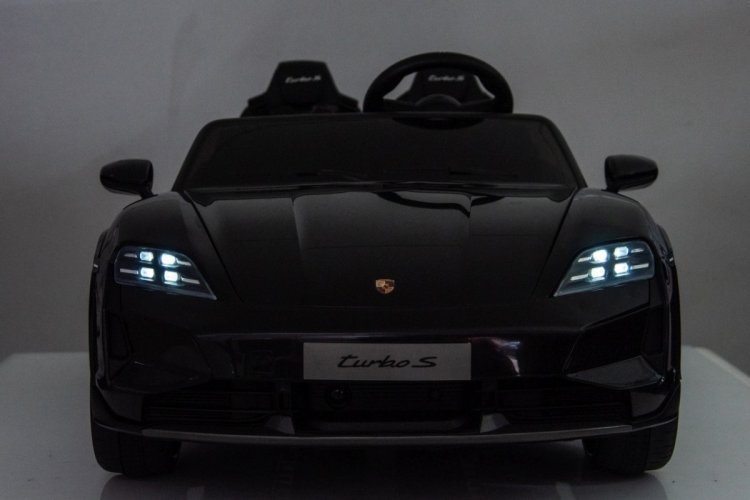 Pojazd Porsche Taycan Turbo S Czarny