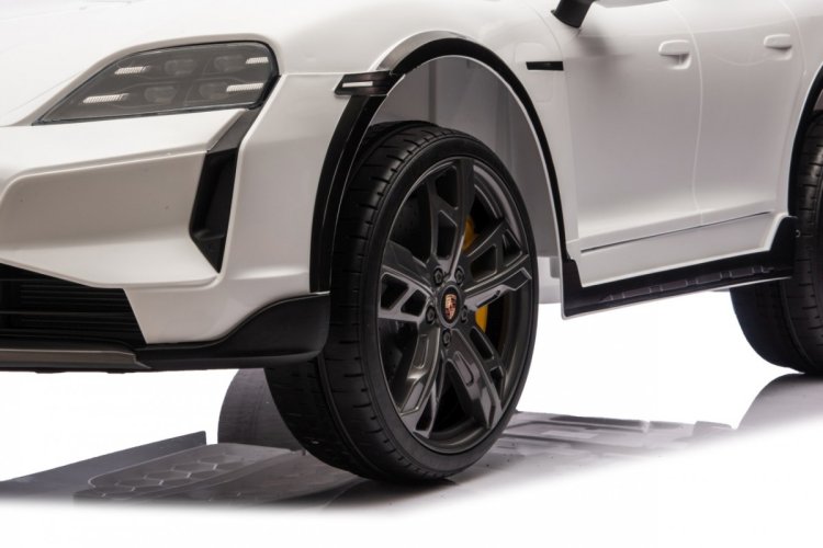 Pojazd Porsche Taycan Turbo S Biały