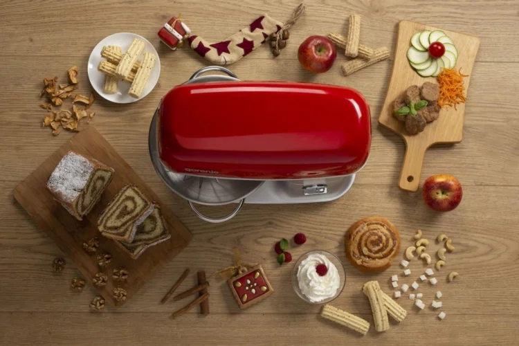 Robot planetarny Gorenje MMC1000RLR 1000W; 4,5l (czerwony)