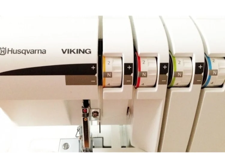 Maszyna do szycia Overlock Husqvarna Huskylock S15 (WYPRZEDAŻ)