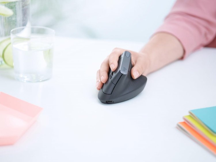 Mysz Logitech MX 910-005448 (optyczna; 4000 DPI; kolor czarny)